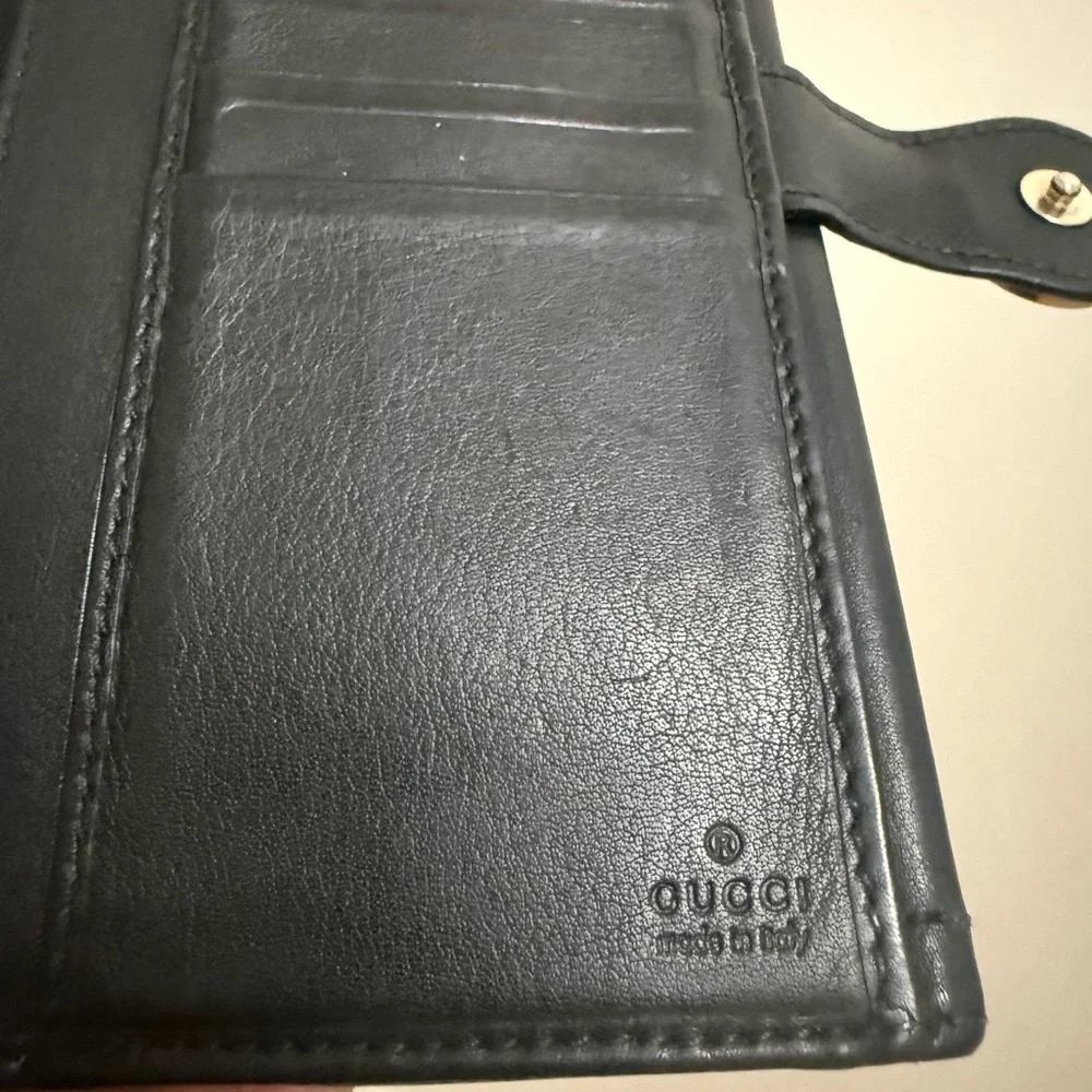 Black Vintage Gucci Leather Wallet- Gold Emblem - Picture 3 of 13